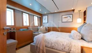 Charter Motor Yacht 