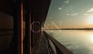 Charter Motor Yacht 