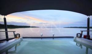 Charter Motor Yacht 