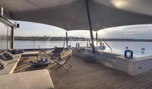 Charter Motor Yacht 