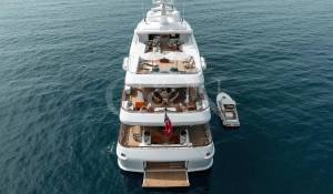 Charter Motor Yacht 