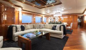 Charter Motor Yacht 
