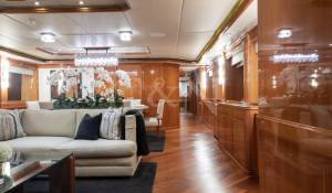 Charter Motor Yacht 