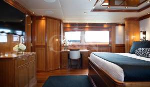Charter Motor Yacht 