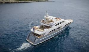 Charter Motor Yacht 