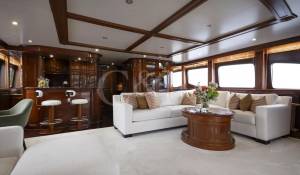 Charter Motor Yacht 