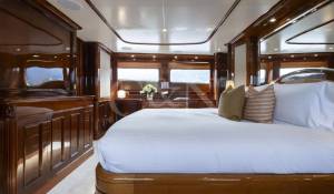 Charter Motor Yacht 