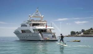 Charter Motor Yacht 