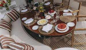 Charter Motor Yacht 