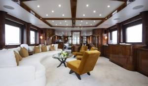 Charter Motor Yacht 
