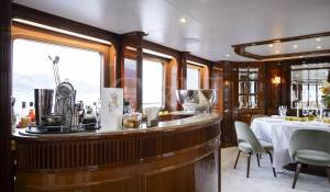 Charter Motor Yacht 