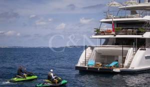 Charter Motor Yacht 