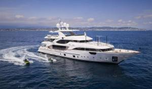 Charter Motor Yacht 