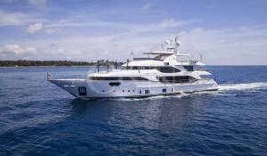 Charter Motor Yacht 