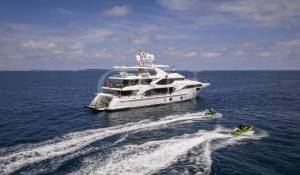 Charter Motor Yacht 