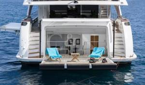 Charter Motor Yacht 