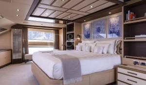 Charter Motor Yacht 