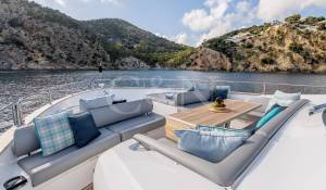 Charter Motor Yacht 