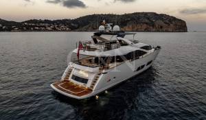 Charter Motor Yacht 