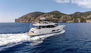 Charter Motor Yacht 