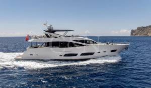 Charter Motor Yacht 