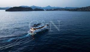 Charter Motor Yacht 