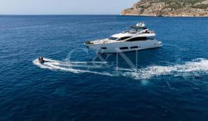 Charter Motor Yacht 