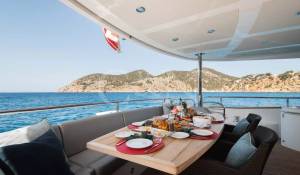 Charter Motor Yacht 