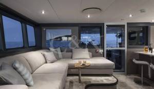 Charter Motor Yacht 