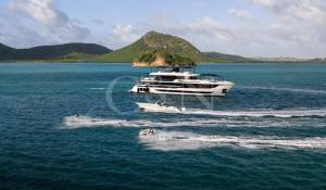 Charter Motor Yacht 