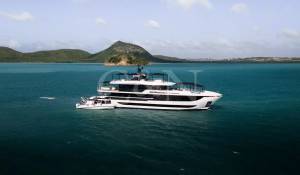 Charter Motor Yacht 