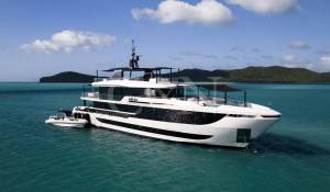 Charter Motor Yacht 