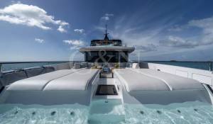 Charter Motor Yacht 