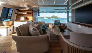 Charter Motor Yacht 