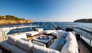 Charter Motor Yacht 