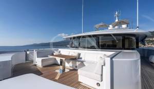 Charter Motor Yacht 