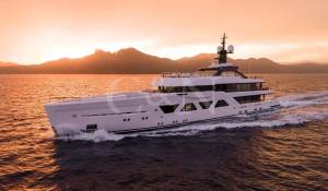 Charter Motor Yacht 