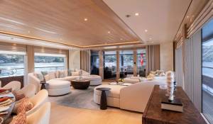 Charter Motor Yacht 