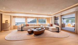 Charter Motor Yacht 