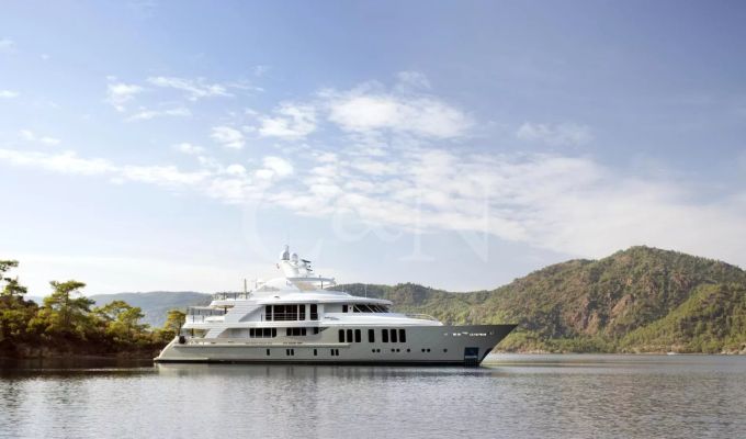 Charter Motor Yacht 