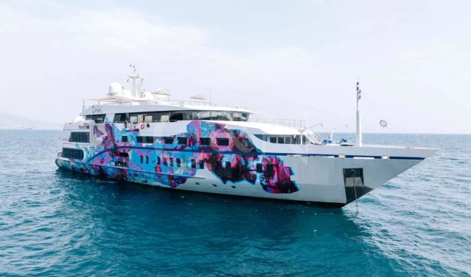 Charter Motor Yacht 