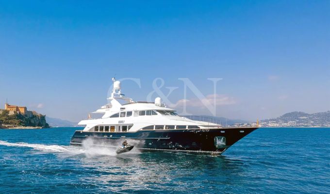 Charter Motor Yacht 