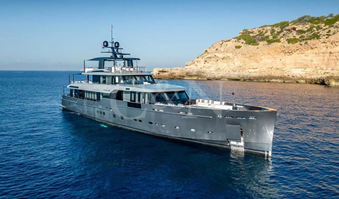 Charter Motor Yacht 