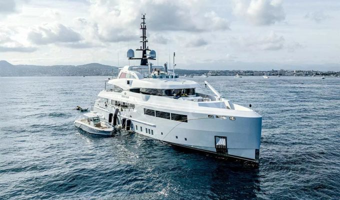 Charter Motor Yacht 