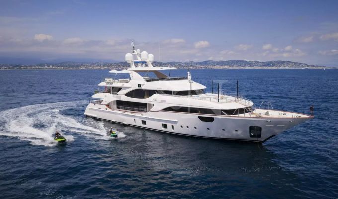 Charter Motor Yacht 