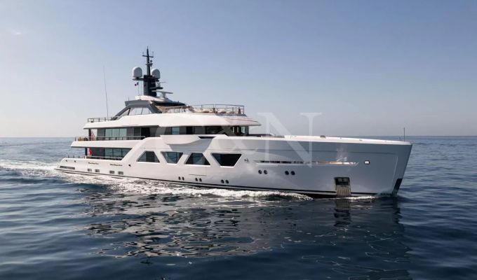 Charter Motor Yacht 