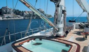 Charter Sailing Yacht 