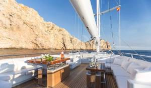 Charter Sailing Yacht 
