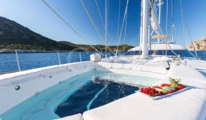 Charter Sailing Yacht 