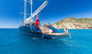 Charter Sailing Yacht 